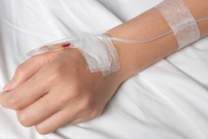 La Paz: Una mujer sobrevive tras ser apuñalada por su esposo en Patacamaya