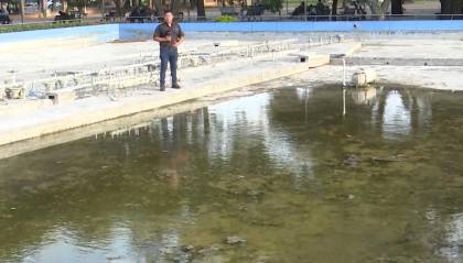 Bancas rotas, churrasqueras sin parrilla y fuentes de agua que no sirven: vecinos denuncian mal estado del Parque Urbano de Santa Cruz