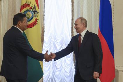 Anuncian que Arce y Putin se reunirán en Rusia durante la cumbre del grupo BRICS