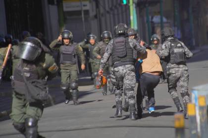Policía reporta ocho aprehendidos tras enfrentamientos con mineros y maestros rurales