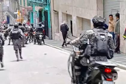 Policía gasificó a marchistas evistas que intentaron ingresar a la plaza Murillo 