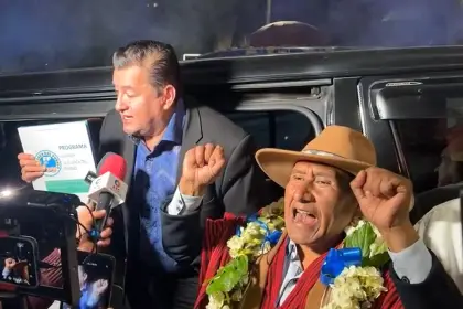Jhonny Fernández se lanza a la carrera electoral acompañado de Felipe Quispe, dirigente gremial de El Alto