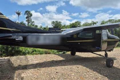 Hallan pista clandestina, avioneta, droga, armas y municiones en operativo en Villa Tunari