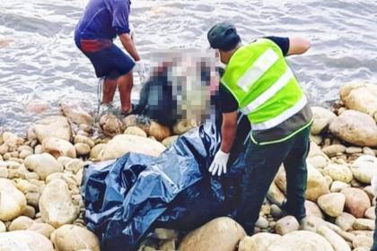 Hallan el cuerpo de un hombre con las manos atadas a la espalda flotando en un río del trópico