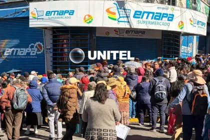 Caos por pollo a Bs 18 el kilo: Cierran agencia de Emapa en La Paz tras tensión y denuncia de presencia de revendedores