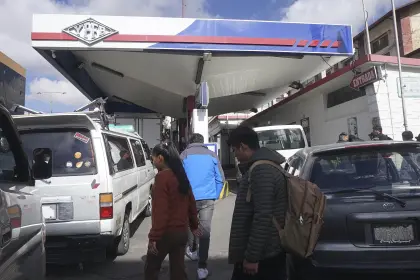 Posturas a favor y en contra marcan el panorama ante el nuevo precio de los combustibles