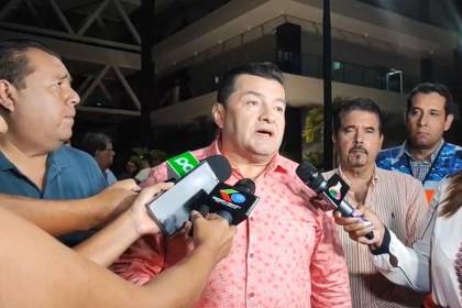 Pasaje en Santa Cruz: Jhonny promete “seguridad jurídica” a micreros y vuelve a cuestionar a concejales