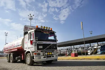 Transporte y comercialización de combustible se normalizará de forma paulatina, señala Ministerio de Hidrocarburos