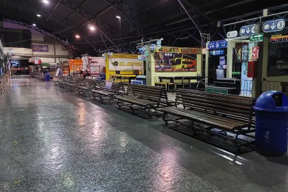 Por bloqueos se suspenden los viajes entre ciudades del eje central y terminales lucen vacías