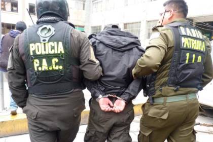 Capitán de la Policía detenido por pornografía será investigado también por violación, reporta abogado