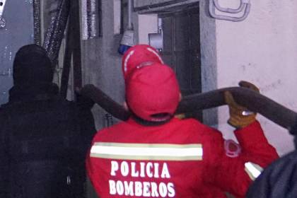 Tras siete horas de trabajo, Bomberos apagan incendio en un almacén en La Paz