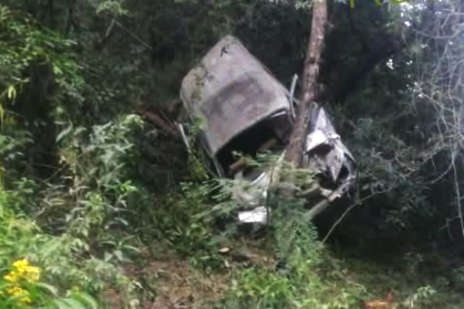 Un vehículo cae en un barranco de los Yungas; se presume que son músicos que asistieron a una fiesta