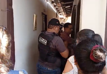 Liberan a profesores y dictan sustitutivas para la directora del colegio donde una estudiante apuñaló a su compañera