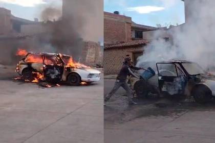 Video: Usando baldes, vecinos apagaron el incendio de un vehículo en plena calle en Cochabamba