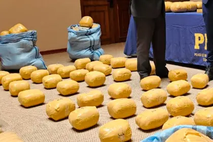 Aprehenden en el norte de Chile a cuatro bolivianos que tenían en su poder 390 kilos de droga