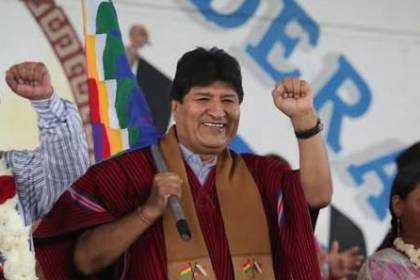 Evo dice que todos lo quieren en la papeleta electoral y cree que aún tiene plazo para su registro, por lo que vuelve a pedir una sigla prestada