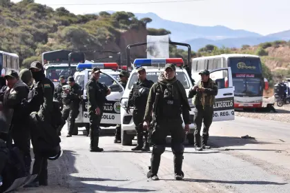 Bloqueos y muertes de policías marcan la previa de la Cumbre multipardiaria que busca garantizar las elecciones