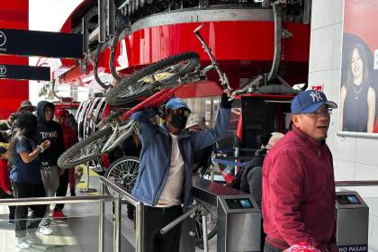 ¿Hasta cuándo? Suspenden operaciones en un tramo de la Línea Roja del teleférico de La Paz