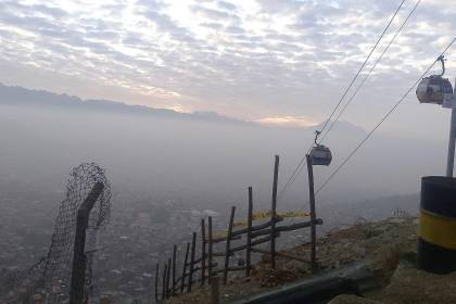 El humo cubre el Illimani, los paceños respiran aire “muy malo” por los incendios en otras regiones