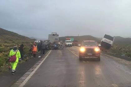 Aparatoso accidente: Un bus choca contra un camión en la ruta a Chile; reportan fallecidos y heridos