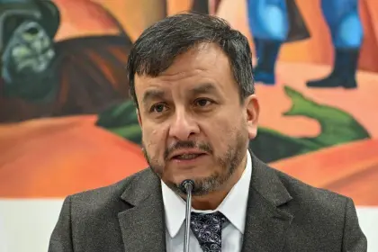 El exministro Medinaceli publica carta para defenderse en libertad y luego la borra; le responden que es cínico