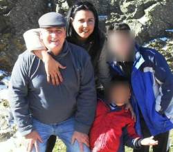 Joven de 22 años baleó y apuñaló a su madre luego de matar a su padrastro