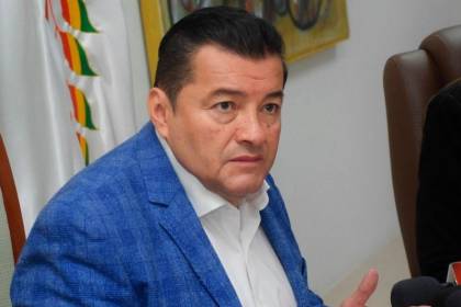 Alcalde cruceño llega al Palacio de Justicia para ser puesto ante un juez por el caso pavimento 