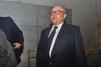 Rodrigo Paz posesiona a Marco Antonio Calderón como ministro de Minería y Metalurgia 