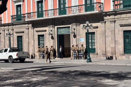 “Vamos a dialogar todo el día”: Ministros llegan al Palacio de Gobierno para reunión con juntas vecinales de El Alto y dirigentes campesinos de La Paz