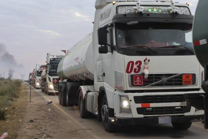 Transporte pesado pide congelar cuentas de la COB por las pérdidas millonarias que dejan los bloqueos