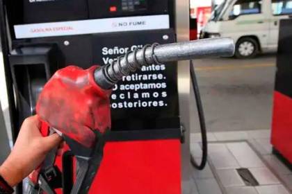 Asosur: Usuarios podrán elegir si cargan combustible de YPFB o de privados en una misma estación
