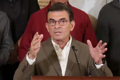 Gobierno responde a la COB: No se impulsará privatización, se transparentarán créditos y se rechaza ley contra la protesta