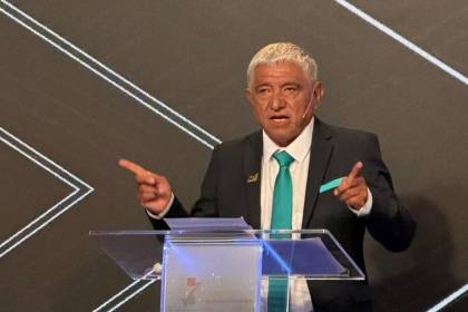 Iván Arias plantea instalar un tren aéreo y otorgar beneficios y una canasta para escolares 