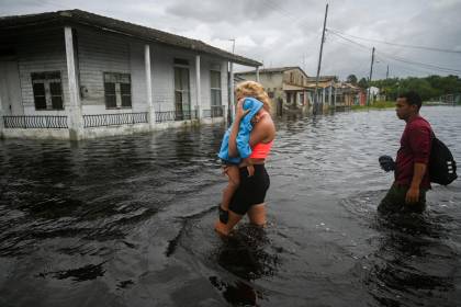 El huracán Helene y sus cerca de 110 muertos se meten en la campaña electoral en EEUU