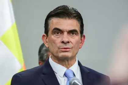 Energía limpia, seguro agrario, medicamentos sin impuestos y créditos para el transporte: Paz destaca nuevos decretos