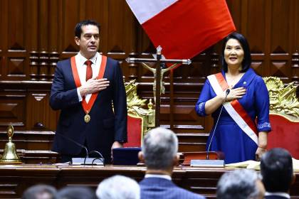Keiko Fujimori toma posesión como presidenta de Perú