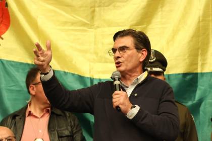 Paz anuncia “arancel cero” para “celulares, computadoras” y tecnología que no se produce en Bolivia