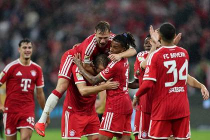 Bayern Munich golea 5-1 al Stuttgart en la apertura de la Bundesliga