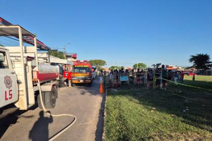 Videos: Se incendia un local de hamburguesas en Santa Cruz de la Sierra