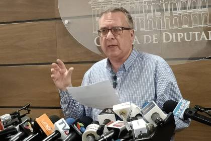 Diputado Alarcón responde a los que le declaran ‘persona no grata’ por promover ley antibloqueos