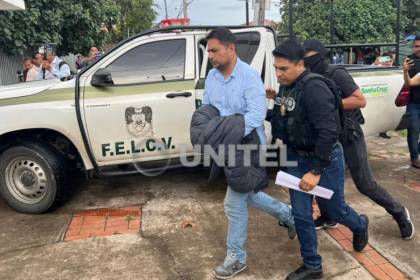Pastor acusado de estupro llega a su audiencia; Fiscalía pide detención preventiva 