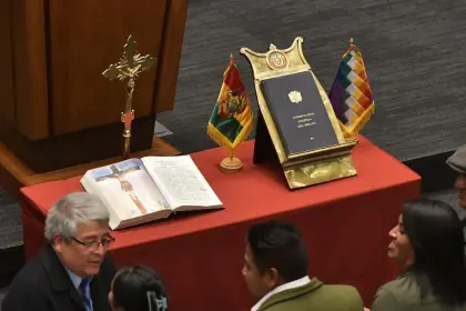 Cámara Baja: Por más de dos tercios, se reponen el crucifijo y la Biblia para el juramento de los diputados