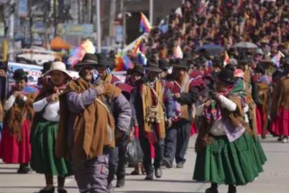 Dirigencia de campesinos instruye masificar los bloqueos indefinidos en Bolivia