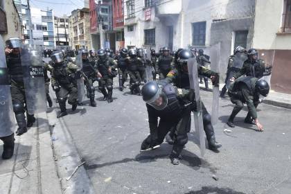 Policía ordena acuartelamiento de todos sus efectivos ante anuncio de bloqueos en La Paz 