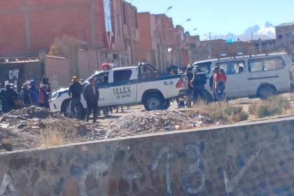 Reportan liberación de policías tras ser retenidos en un bloqueo de El Alto; les quemaron la patrulla