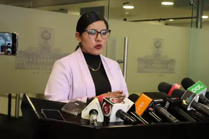 “No se va a permitir que se gobierne con decretos inconstitucionales”, señala diputada Claros de Libre