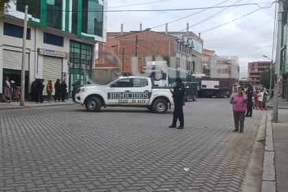 Hallan a una mujer sin vida y con dos disparos en plena vía pública de El Alto