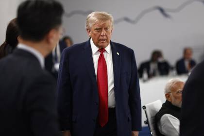Trump dice que el texto del acuerdo con Irán “no es definitivo” y puede haber “más bombas”