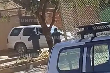 Video: En medio de disparos, delincuenes escapan de una casa tras ser sorprendidos por los propietarios 