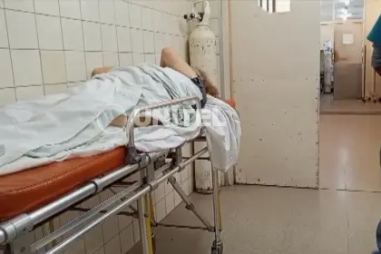 Adulta mayor con fractura de pelvis peregrinó más de un día y esperó por horas en una ambulancia
